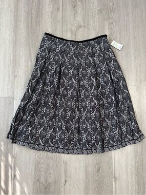Trevan Black Silver Floral Damask Brocade A-Line Pleated Lined Zip Skirt 12 NWT.
